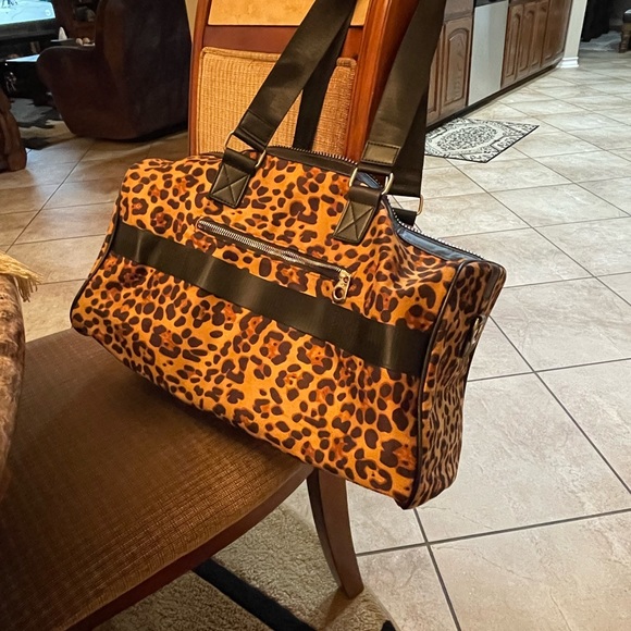 Animal Print Duffle Bag NWOT Unbranded - Picture 9 of 16